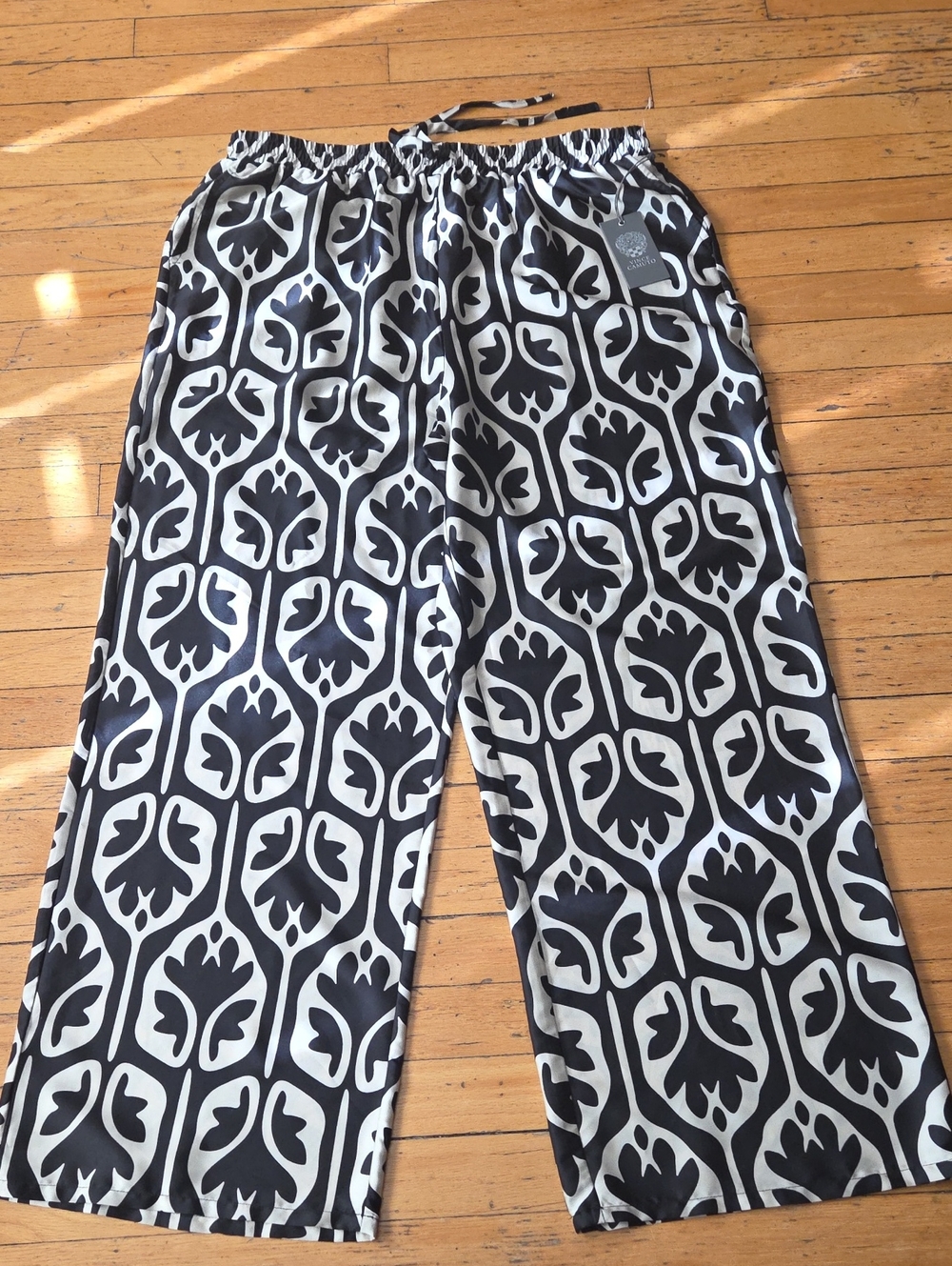 🎀 Vince Camuto Black and White Wide-Leg Patterned Pants